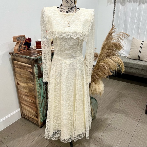 Vintage 1960s Ivory Lace Midi Wedding Dress Long Sleeved Bib Collar